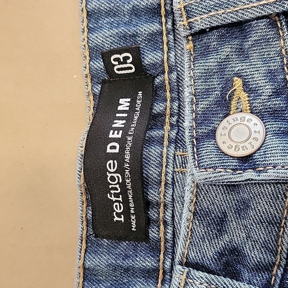 Refuge Denim Size 03 Straight Leg Jeans, Excellent Used Condition - Picture 2 of 12